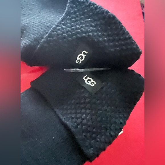 2 Uggs gloves - Picture 4 of 8